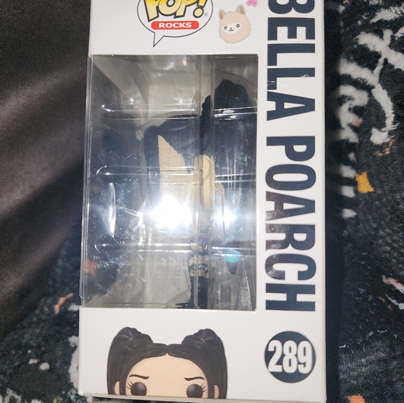Funko Pop Rocks Figure BELLA Poarch🖤✨️ - Picture 2 of 5